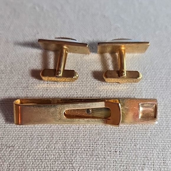 Anson Mother Of Pearl Gold Tone Tie Clip & Cufflinks - Picture 2 of 3